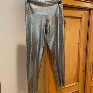 ONZIE NWT LEGGINGS MEDIUM SILVER GRAY